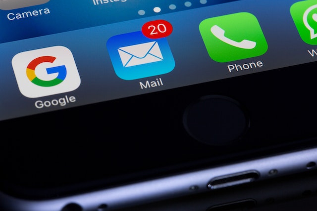 Close up of Smartphone Displaying Email Notification Market to Thrive! Thrive with marive